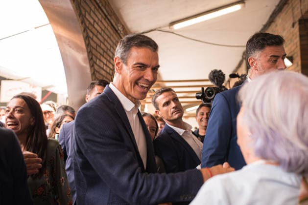 Pedro Sánchez Visits O Grove, Pontevedra: Prime Minister Pedro Sánchez during a visit to the 63rd edition of the O Grove Seafood Festival on October 1, 2026, O Grove, Pontevedra, Galicia, Spain The O Grove Seafood Festival is a unique culinary event that celebrates the tradition and abundance of Galician seafood every fall in O Grove, Pontevedra October 1, 2026 Elena Ferná O Grove, Pontevedra, Galicia O Grove, Pontevedra, Galicia, Spain  Copyright: xElenaxFernandezx 7812998