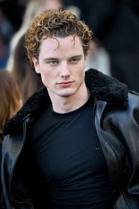 PFW Balenciaga Outside Arrivals JR Guest arriving at the Balenciaga show during Paris Fashion Week, in Paris, France on 1 October 2026. Photo by Julien Reynaud APS-Medias ABACAPRESS.COM Paris France  Copyright: xReynaudxJulien APS-Medias ABACAx