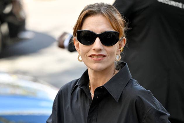 PFW Balenciaga Outside Arrivals JR Lolita Chammah arriving at the Balenciaga show during Paris Fashion Week, in Paris, France on 1 October 2026. Photo by Julien Reynaud APS-Medias ABACAPRESS.COM Paris France  Copyright: xReynaudxJulien APS-Medias ABACAx