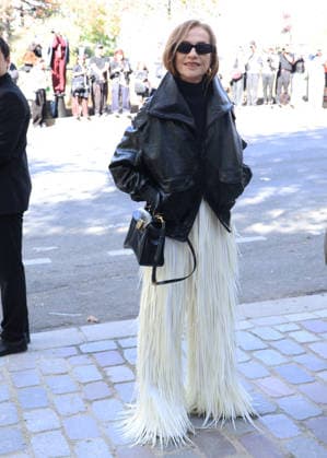 Isabelle Huppert arrives at the Balenciaga Spring Summer 2027 Women s Ready-to-Wear fashion show during Paris Fashion Week (PFW) at the Tennis Club de Paris, France, on October 1, 2026. Denis Guignebourg, Bestimage. Arrivals at the Balenciaga fashion show as part of Paris Ready-to-Wear Spring Summer 2027 Fashion Week, held at the Tennis Club de Paris on October 1, 2026, in Paris, France. Paris, France  Copyright: xDenisxGuignebourgx xBestimagexDenisxGuignebourgx xBestimagex
