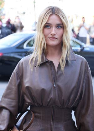 Sarah Pidgeon arrives at the Balenciaga Women s Ready-to-Wear Spring Summer 2027 fashion show during Paris Fashion Week (PFW) at the Tennis Club de Paris, France, on October 1, 2026. Denis Guignebourg, Bestimage. Arrivals at the Balenciaga fashion show as part of Paris RTW Spring Summer 2027 Fashion Week held at the Tennis Club de Paris on October 1, 2026, in Paris, France. Paris, France  Copyright: xDenisxGuignebourgx xBestimagexDenisxGuignebourgx xBestimagex
