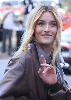 Sarah Pidgeon arrives at the Balenciaga Women s Ready-to-Wear Spring Summer 2027 fashion show during Paris Fashion Week (PFW) at the Tennis Club de Paris, France, on October 1, 2026. Denis Guignebourg, Bestimage. Arrivals at the Balenciaga fashion show as part of Paris RTW Spring Summer 2027 Fashion Week held at the Tennis Club de Paris on October 1, 2026, in Paris, France. Paris, France  Copyright: xDenisxGuignebourgx xBestimagexDenisxGuignebourgx xBestimagex