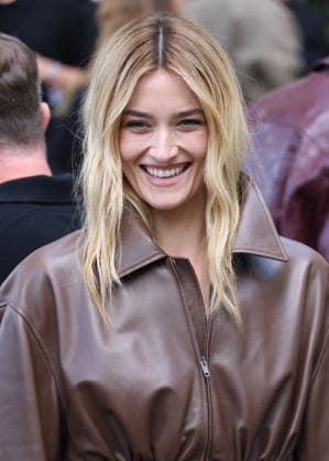 Sarah Pidgeon arrives at the Balenciaga Spring Summer 2027 Women’s Ready-to-Wear fashion show during Paris Fashion Week (PFW) at the Tennis Club de Paris, France, on October 1, 2026. Denis Guignebourg, Bestimage. Arrivals at the Balenciaga fashion show as part of Paris RTW Spring Summer 2027 Fashion Week, held at the Tennis Club de Paris on October 1, 2026, in Paris, France. Paris, France  Copyright: xDenisxGuignebourgx xBestimagexDenisxGuignebourgx xBestimagex
