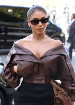 Lori Harvey arrives at the Balenciaga Spring Summer 2027 Women’s Ready-to-Wear fashion show during Paris Fashion Week (PFW) at the Tennis Club de Paris, France, on October 1, 2026. Denis Guignebourg, Bestimage. Arrivals at the Balenciaga fashion show as part of Paris RTW Spring Summer 2027 Fashion Week, held at the Tennis Club de Paris on October 1, 2026, in Paris, France. Paris, France  Copyright: xDenisxGuignebourgx xBestimagexDenisxGuignebourgx xBestimagex
