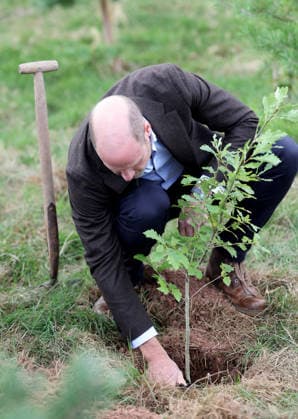 The Prince Of Wales Visits Monmouthshire And Herefordshire ABERGAVENNY, WALES - OCTOBER 01: Prince William, Prince Of Wales participates in a seed collection activity and hears about the progress towards the goal of planting one million trees during his visit to charity Stump Up For Trees, which aims to plant native trees across South Wales, at White Castle Farm on October 01, 2026 in Abergavenny, Wales. The Prince of Wales visited the region to meet with those tackling the threat of flooding caused by extreme weather conditions., Credit:Chris Jackson PA ROTA - B68 Avalon United Kingdom, Wales, Abergavenny  Copyright: xChrisxJacksonx xPAxROTAx-xB68x xAvalonx 1139798785