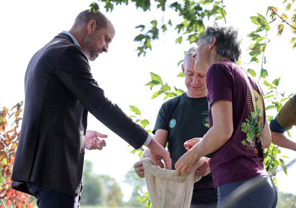 The Prince Of Wales Visits Monmouthshire And Herefordshire ABERGAVENNY, WALES - OCTOBER 01: Prince William, Prince Of Wales (L) joins volunteers participating in a seed collection activity and hears about the progress towards the goal of planting one million trees during his visit to charity Stump Up For Trees, which aims to plant native trees across South Wales, at White Castle Farm on October 01, 2026 in Abergavenny, Wales. The Prince of Wales also visited the region to meet with those tackling the threat of flooding caused by extreme weather conditions., Credit:Chris Jackson PA ROTA - B68 Avalon United Kingdom, Wales, Abergavenny  Copyright: xChrisxJacksonx xPAxROTAx-xB68x xAvalonx 1139800133