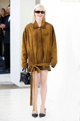 Hayes Warner arrives at the Balenciaga Spring Summer 2027 Women’s Ready-to-Wear fashion show during Paris Fashion Week (PFW) at the Tennis Club de Paris, France, on October 1, 2026. Christophe Aubert, Bestimage. Arrivals at the Balenciaga fashion show as part of Paris RTW Spring Summer 2027 Fashion Week, held at the Tennis Club de Paris on October 1, 2026, in Paris, France. Paris, France  Copyright: xChristophexAubertx xBestimagexChristophexAubertx xBestimagex