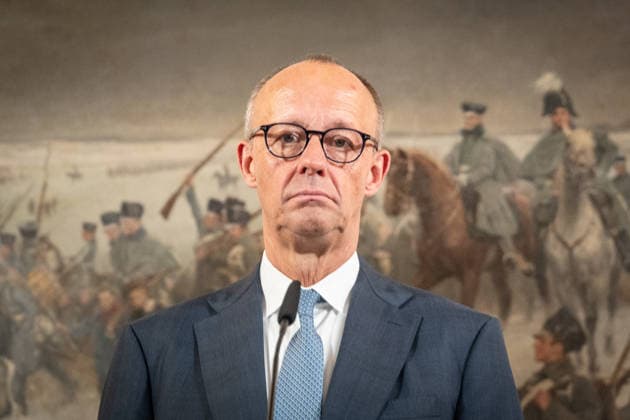 Friedrich Merz, Bundeskanzler Deutschland, , während der Pressestatements;Treffen Bundeskanzler, Premierminister der Niederlande und NATO-Generalsekretär beim 1. Deutsch-Niederländischen Corps in Münster, Münster Nordrhein-Westfalen Deutschland Deutsch-Niederländische Corps