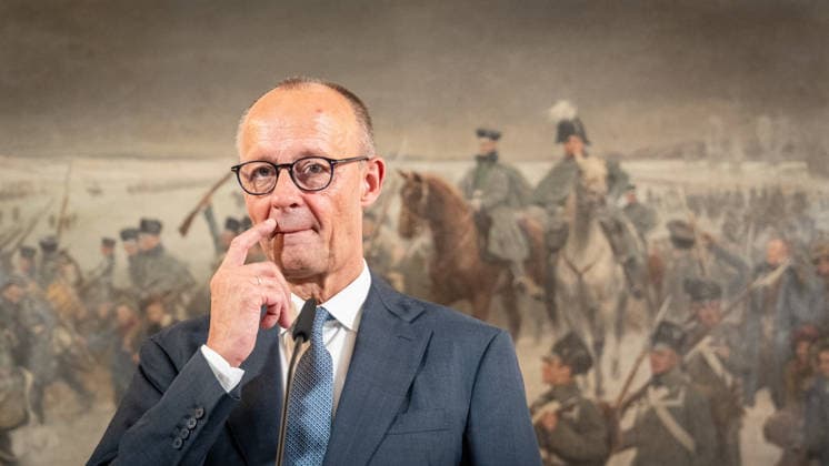 Friedrich Merz, Bundeskanzler Deutschland, , während der Pressestatements;Treffen Bundeskanzler, Premierminister der Niederlande und NATO-Generalsekretär beim 1. Deutsch-Niederländischen Corps in Münster, Münster Nordrhein-Westfalen Deutschland Deutsch-Niederländische Corps