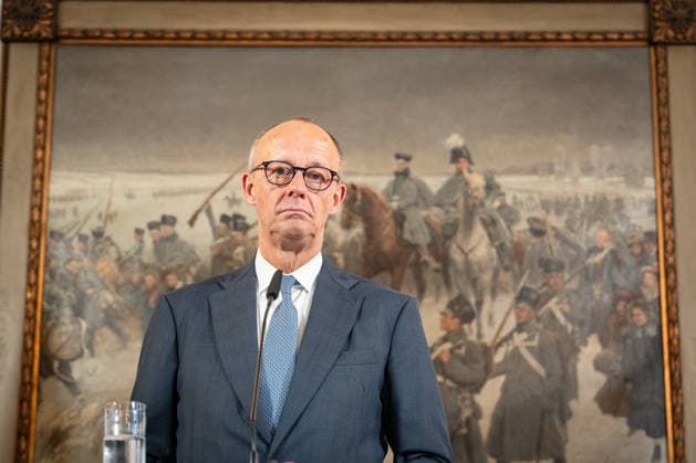 Friedrich Merz, Bundeskanzler Deutschland, , während der Pressestatements;Treffen Bundeskanzler, Premierminister der Niederlande und NATO-Generalsekretär beim 1. Deutsch-Niederländischen Corps in Münster, Münster Nordrhein-Westfalen Deutschland Deutsch-Niederländische Corps