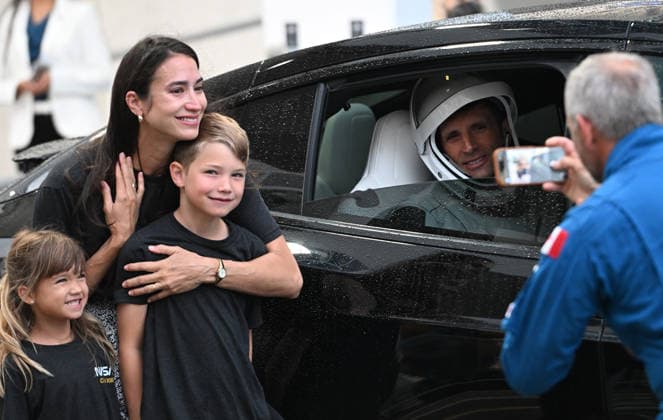 SpaceX Prepares to Launch Crew-13 Mission for NASA from Cape Canaveral, Florida CAPE CANAVERAL, FLORIDA, UNITED STATES - OCTOBER 1: Canadian Space Agency astronaut Joshua Kutryk poses for a photo with his family after walking out from the Neil Armstrong Operations and Checkout Building at the Kennedy Space Center ahead of his scheduled launch aboard a SpaceX Falcon 9 rocket on October 1, 2026 in Cape Canaveral, Florida. The Crew-13 astronauts will launch from pad 40 at Cape Canaveral Space Force Station for a six month mission to the International Space Station. Paul Hennesy Anadolu Florida United States. Editorial use only. Please get in touch for any other usage.  Copyright: x2026xAnadoluxPaulxHennesyx