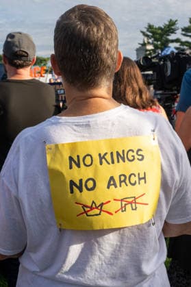 October 1, 2026, Washington, Dc, USA: Protesters opposed to President TrumpÃ¢â‚¬â ¢s proposed arch rally outside of Arlington Cemetery on October 1, 2026. Washington USA - ZUMAl312 20261001_znp_l312_028 Copyright: xAndrewxLeydenx