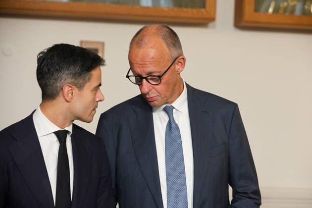Treffen des Bundeskanzlers mit dem Premierminister der Niederlande und dem NATO-Generalsekretär beim 1. Deutsch-Niederländischen Corps Lagebesprechung. Rob Jetten (D66), Ministerpräsident der Niederlande und Friedrich Merz (CDU), Bundeskanzler. Münster, Nordrhein-Westfalen, DEU, Deutschland, 01.10.2026