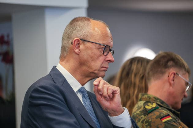Treffen des Bundeskanzlers mit dem Premierminister der Niederlande und dem NATO-Generalsekretär beim 1. Deutsch-Niederländischen Corps Gespräch mit Soldatinnen und Soldaten des Corps. Friedrich Merz (CDU), Bundeskanzler. Münster, Nordrhein-Westfalen, DEU, Deutschland, 01.10.2026