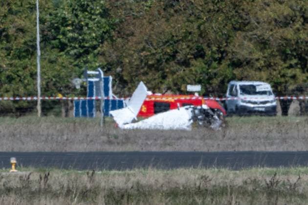 PHOTOPQR SUD OUEST XAVIER LEOTY La Rochelle La Rochelle October 1, 2026 Two dead in a plane crash in Charente-Maritime; the accident occurred at the end of the runway at the Rochefort-Saint-Agnant Air Base, October 1, 2026 PHOTO XAVIER LEOTY France Two test pilots killed in aircraft crash in Charente-Maritime Two test pilots were killed on October 1, 2026, when an aircraft crashed near Rochefort, in western France. The plane was built by Elixir Aircraft, a French company based near La Rochelle that specializes in the development of light aircraft. An investigation is underway to determine the circumstances of the accident. La Rochelle La Rochelle CHARENTE MARITIME France  Copyright: xPHOTOPQR SUDxOUEST MAXPPPxXAVIERxLEOTYx 20261001SDO9218 20261001SDO9218