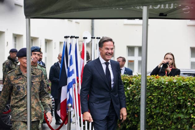 Treffen des Bundeskanzlers mit dem Premierminister der Niederlande und dem NATO-Generalsekretär beim 1. Deutsch-Niederländischen Corps Ankunft des NATO-Generalsekretärs im Ehrenhof. Mark Rutte, NATO-Generalsekretär. Münster, Nordrhein-Westfalen, DEU, Deutschland, 01.10.2026