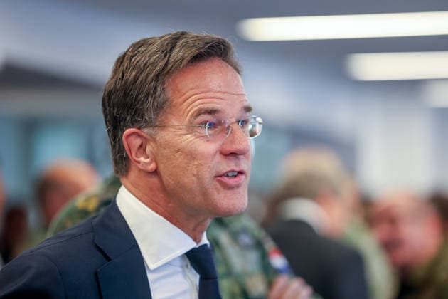 Treffen des Bundeskanzlers mit dem Premierminister der Niederlande und dem NATO-Generalsekretär beim 1. Deutsch-Niederländischen Corps Gespräch mit Soldatinnen und Soldaten des Corps. Mark Rutte, NATO-Generalsekretär. Münster, Nordrhein-Westfalen, DEU, Deutschland, 01.10.2026