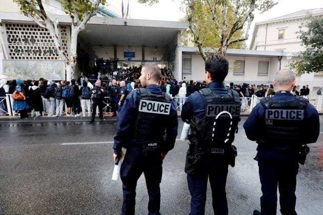 HIGH SCHOOL STUDENTS PROTEST PHOTOPQR NICE MATIN Frank Muller Toulon October 1, 2026 High school students are protesting to denounce the deterioration of their learning conditions—overcrowded classrooms, timetable issues, and a lack of staff and supplies. Lycée Bonaparte: Blockades, clashes, fires. High school student protests are intensifying in several French cities. Toulon, France  Copyright: xPHOTOPQR NICExMATIN MAXPPPxFrankxMullerx 20261001NIM8629 20261001NIM8629