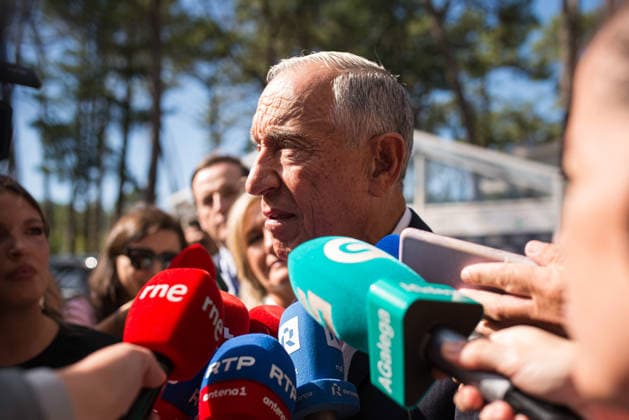 Felipe VI and Pedro Sánchez attend the opening of the La Toja Forum in O Grove, Pontevedra. The former President of the Portuguese Republic, Marcelo Rebelo de Sousa, speaks with the media upon his arrival at the opening of the La Toja Forum on October 1, 2026, in O Grove, Pontevedra, Galicia, Spain. The La Toja Forum: Atlantic Link is a renowned annual forum for debate and reflection focused on the defense of liberal democracy, the Atlantic partnership, and international cooperation. Founded in 2019 on the initiative of Josep Piqué, Amancio López Seijas, and the Hotusa Group, it brings together prominent political, business leaders, academics, and representatives of civil society on the island of La Toja. OCTOBER 1, 2026 LA TOJA FORUM POLI  Copyright: xElenaxFernandezx 7813304