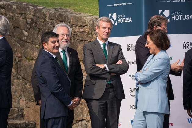 Felipe VI and Pedro Sánchez attend the opening of the La Toja Forum in O Grove, Pontevedra. The president of the Xunta de Galicia, Alfonso Rueda, upon his arrival at the opening of the La Toja Forum on October 1, 2026, in O Grove, Pontevedra, Galicia, Spain. The La Toja Forum—Atlantic Link is a renowned annual forum for debate and reflection focused on the defense of liberal democracy, the Atlantic partnership, and international cooperation. Founded in 2019 on the initiative of Josep Piqué, Amancio López Seijas, and the Hotusa Group, it brings together prominent political, business leaders, academics, and representatives of civil society on the island of La Toja. OCTOBER 1, 2026 LA TOJA FORUM POLITICS ECONOMY SPEAKERS ATLANTIC LINK INTERNA  Copyright: xElenaxFernandezx 7813305