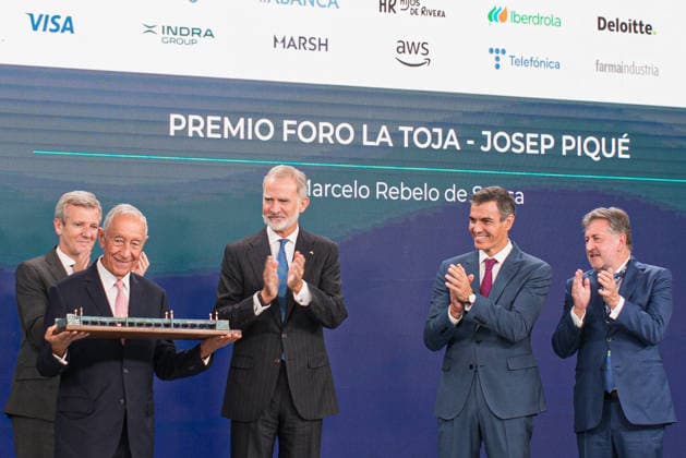 Felipe VI and Pedro Sánchez attend the opening of the La Toja Forum in O Grove, Pontevedra. King Felipe VI presents the Josep Piqué La Toja Forum Award to the former President of the Portuguese Republic, Marcelo Rebelo de Sousa, during the opening of the La Toja Forum on October 1, 2026, in O Grove, Pontevedra, Galicia, Spain. The La Toja Forum: Atlantic Link is a renowned annual forum for debate and reflection focused on the defense of liberal democracy, the Atlantic bond, and international cooperation. Founded in 2019 on the initiative of Josep Piqué, Amancio López Seijas, and the Hotusa Group, it brings together prominent political, business leaders, academics, and representatives of civil society on the island of La Toja. OCTOBER 1, 20  Copyright: xElenaxFernandezx 7813316