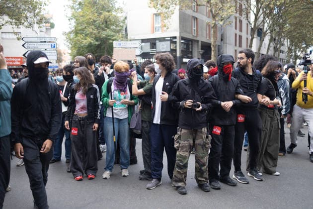 High school blockade in Seine-Saint-Denis Student near Paul Eluard secondary school in Saint-Denis, North of Paris, on October 1, 2026 as they continue their protest to demand the hiring of substitute teachers, increased resources, and decent learning conditions. Photo by Raphael Lafargue ABACAPRESS.COM Saint-Denis France  Copyright: xLafarguexRaphael ABACAx