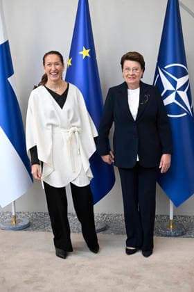 Estonian President s wife Sirje Karis (R) poses with Finnish President s wife Suzanne Innes-Stubb as they meet at the President s official residence Mäntyniemi in Helsinki, Finland, on October 1, 2026. President Karis is on a farewell visit to Finland. - HEIKKI SAUKKOMAA Helsinki Finland  Copyright: xHeikkixSaukkomaax 2_jhng8p7Js