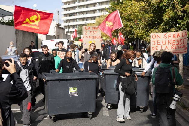 High school blockade in Seine-Saint-Denis High school students marching between Saint-Denis and Aubervilliers North of Paris, on October 1, 2026 as they continue their protest to demand the hiring of substitute teachers, increased resources, and decent learning conditions. Photo by Raphael Lafargue ABACAPRESS.COM Aubervilliers France  Copyright: xLafarguexRaphael ABACAx