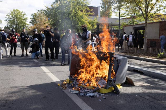 High school blockade in Seine-Saint-Denis Fire involving trash bins and bicycles. Clash between (CRS) Republican Security Corps and Student in front of Le Corbusier secondary school in Aubervilliers, North of Paris, on October 1, 2026 as they continue their protest to demand the hiring of substitute teachers, increased resources, and decent learning conditions. Photo by Raphael Lafargue ABACAPRESS.COM Aubervilliers France  Copyright: xLafarguexRaphael ABACAx