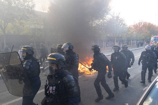 High school blockade in Seine-Saint-Denis Fire involving trash bins and bicycles. Clash between (CRS) Republican Security Corps and Student in front of Le Corbusier secondary school in Aubervilliers, North of Paris, on October 1, 2026 as they continue their protest to demand the hiring of substitute teachers, increased resources, and decent learning conditions. Photo by Raphael Lafargue ABACAPRESS.COM Aubervilliers France  Copyright: xLafarguexRaphael ABACAx