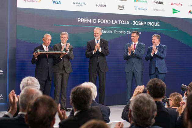 Felipe VI and Pedro Sánchez attend the opening of the La Toja Forum in O Grove, Pontevedra. King Felipe VI presents the Josep Piqué La Toja Forum Award to the former President of the Portuguese Republic, Marcelo Rebelo de Sousa, during the opening of the La Toja Forum on October 1, 2026, in O Grove, Pontevedra, Galicia, Spain. The La Toja Forum: Atlantic Link is a renowned annual forum for debate and reflection focused on the defense of liberal democracy, the Atlantic bond, and international cooperation. Founded in 2019 on the initiative of Josep Piqué, Amancio López Seijas, and the Hotusa Group, it brings together prominent political, business leaders, academics, and representatives of civil society on the island of La Toja OCTOBER 1, 202  Copyright: xElenaxFernandezx 7813320