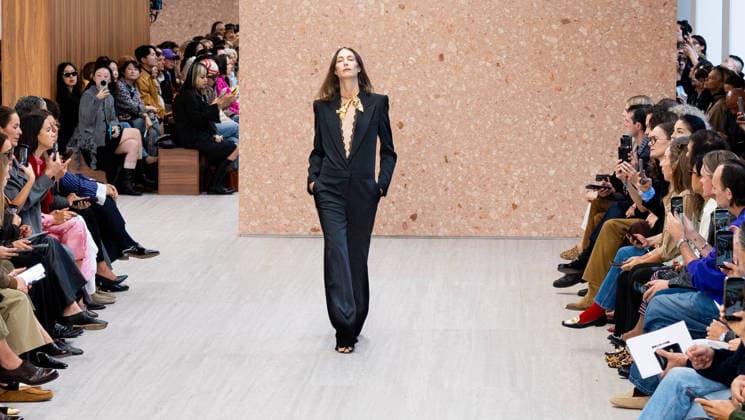 Paris Fashion Week: CHLOÉ Women s Spring Summer 2027 Collection, October 1, 2026; Photography by Sylvie Lefort; MAXPPP 01 10 2026 @Sylvie Lefort Photography MAXPPP 10 01 26 Models showcase designs from the CHLOE Women’s Spring Summer 2027 collection during Paris Fashion Week in Paris, France, October 1, 2026. The women’s collections were presented from September 28 to October 6, 26  Copyright: xmaxpppxsylviexlefortxphotographyx LFR202610019558 LFR202610019558