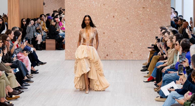 Paris Fashion Week: CHLOÉ Women s Spring Summer 2027 Collection, October 1, 2026; Photography by Sylvie Lefort; MAXPPP 01 10 2026 @Sylvie Lefort Photography MAXPPP 10 01 26 Models showcase designs from the CHLOE Women’s Spring Summer 2027 collection during Paris Fashion Week in Paris, France, October 1, 2026. The women’s collections were presented from September 28 to October 6, 26  Copyright: xmaxpppxsylviexlefortxphotographyx LFR202610019572 LFR202610019572