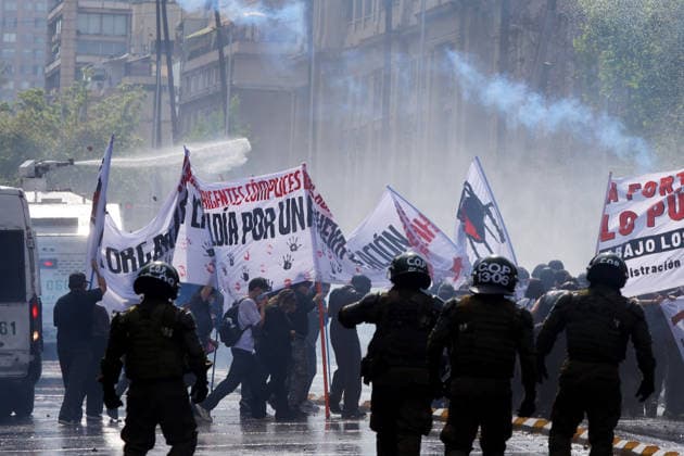 Santiago, October 1, 2026. The Chilean Student Confederation and social organizations are calling for a national strike in Santiago and other regions, demanding funding for public education as part of the debate on the 2027 Budget Bill. Jonnathan Oyarzun Aton Chile, Santiago, Chile Aton 1195860  Copyright: JONNATHANxOYARZUN ATONxCHILE