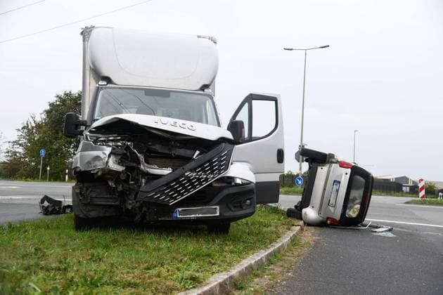 Verkehrsunfall in Bucholtwelmen ** NUR FÜR REDAKTIONELLE ZWECKE ** EDITORIAL USE ONLY **<p>Im Kreuzungsbereich Hans-Richter-Straße Ecke Albert-Einstein-Straße kam es zu einem Verkehrsunfall, am Donnerstag, 01.10.2026 in Hünxe-Bucholtwelmen. Gegen 16:39 Uhr schrillten die Funkmeldeempfänger, der Freiwilligen Feuerwehr Hünxe. Deutschland NRW Hünxe Copyright: MarkusxJoosten