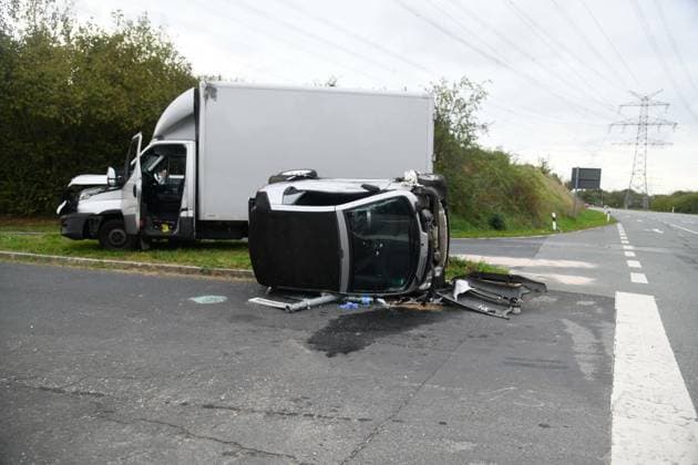 Verkehrsunfall in Bucholtwelmen ** NUR FÜR REDAKTIONELLE ZWECKE ** EDITORIAL USE ONLY **<p>Im Kreuzungsbereich Hans-Richter-Straße Ecke Albert-Einstein-Straße kam es zu einem Verkehrsunfall, am Donnerstag, 01.10.2026 in Hünxe-Bucholtwelmen. Gegen 16:39 Uhr schrillten die Funkmeldeempfänger, der Freiwilligen Feuerwehr Hünxe. Deutschland NRW Hünxe Copyright: MarkusxJoosten