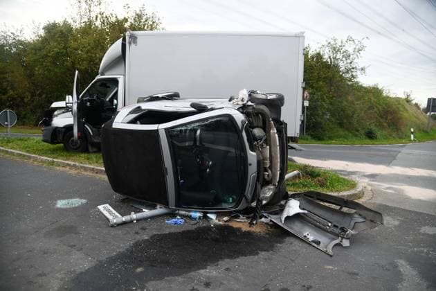 Verkehrsunfall in Bucholtwelmen ** NUR FÜR REDAKTIONELLE ZWECKE ** EDITORIAL USE ONLY **<p>Im Kreuzungsbereich Hans-Richter-Straße Ecke Albert-Einstein-Straße kam es zu einem Verkehrsunfall, am Donnerstag, 01.10.2026 in Hünxe-Bucholtwelmen. Gegen 16:39 Uhr schrillten die Funkmeldeempfänger, der Freiwilligen Feuerwehr Hünxe. Deutschland NRW Hünxe Copyright: MarkusxJoosten