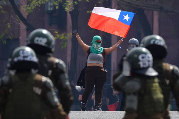 Santiago, October 1, 2026. The Chilean Student Confederation and social organizations are calling for a national strike in Santiago and other regions, demanding funding for public education as part of the debate on the 2027 Budget Bill. Jonnathan Oyarzun Aton Chile, Santiago, Chile Aton 1195879  Copyright: JONNATHANxOYARZUN ATONxCHILE