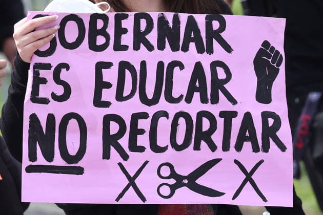 Santiago, October 1, 2026: The Chilean Student Confederation and social organizations are calling for a national strike in Santiago and other regions, demanding resources for public education as part of the debate on the 2027 Budget Bill. Dragomir Yankovic Aton Chile, Santiago Chile Aton 1195908  Copyright: DRAGOMIRxYANKOVIC ATONxCHILE