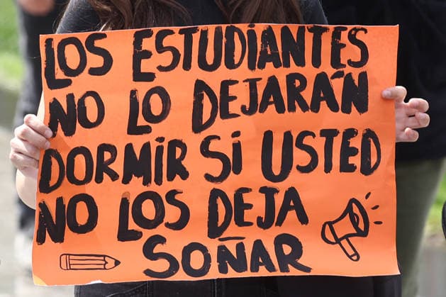 Santiago, October 1, 2026. The Chilean Student Confederation and social organizations are calling for a national strike in Santiago and other regions, demanding funding for public education as part of the debate on the 2027 Budget Bill. Dragomir Yankovic Aton Chile, Santiago, Chile Aton 1195913  Copyright: DRAGOMIRxYANKOVIC ATONxCHILE