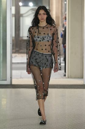 PFW - Cecile Bahnsen Runway A model walks the runway during the Cecilie Bahnsen Womenswear Spring Summer 2027 show as part of Paris Fashion Week on October 1, 2026 in Paris, France. Photo by Alain-Gil Gonzalez ABACAPRESS.COM Paris France  Copyright: xGonzalezxAlain-Gil ABACAx