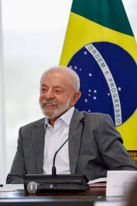 BRASiLIA, DF - 01.10.2026: GRANTING OF THE REI PELÃ TRAINING CENTER T - President Lula at the signing of the onerous transfer of the Rei PelÃ Training Center, this Thursday (10 1) at the Planalto Palace. x3023074x  JoaoxPedroxCarvalho