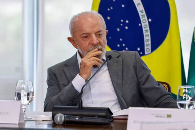 BRASiLIA, DF - 01.10.2026: GRANTING OF THE REI PELÃ TRAINING CENTER T - President Lula at the signing of the onerous transfer of the Rei PelÃ Training Center, this Thursday (10 1) at the Planalto Palace. x3023082x  JoaoxPedroxCarvalho