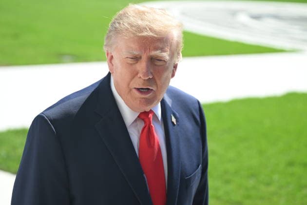 U.S. President Donald Trump departs White House for Texas WASHINGTON, DC - OCTOBER 1: U.S. President Donald Trump talks to the media before boarding Marine One on the South Lawn of the White House in Washington, DC, United States, on October 1, 2026. President Trump heads to Texas to visit Peterbilt Motors in Denton to highlight manufacturing and his economic agenda. Kyle Mazza Anadolu Washington DC United States. Editorial use only. Please get in touch for any other usage.  Copyright: x2026xAnadoluxKylexMazzax