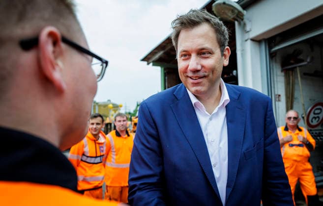 Lars Klingbeil, Bundesminister der Finanzen, aufgenommen im Rahmen seiner Zukunftstour durch Niedersachsen. Hier Besuch der Strassenmeisterei Gronau. öFotografiert im Auftrag des Bundesfinanzministeriums Hildesheim Deutschland Copyright: xThomasxKoehlerx