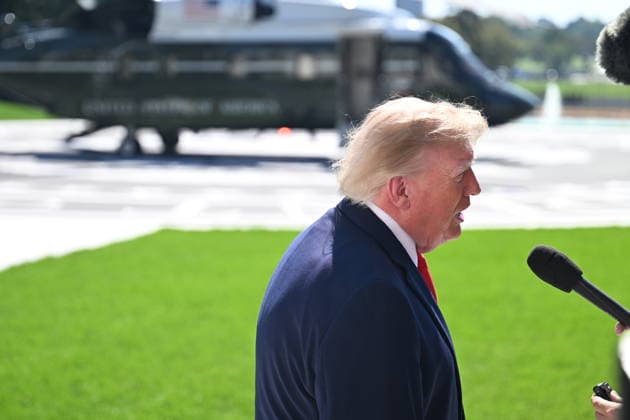 U.S. President Donald Trump departs White House for Texas WASHINGTON, DC, UNITED STATES - OCTOBER 1: U.S. President Donald Trump talks to the media before boarding Marine One on the South Lawn of the White House in Washington, DC, United States, on October 1, 2026. President Trump heads to Texas to visit Peterbilt Motors in Denton to highlight manufacturing and his economic agenda. Kyle Mazza Anadolu Washington, DC United States. Editorial use only. Please get in touch for any other usage.  Copyright: x2026xAnadoluxKylexMazzax