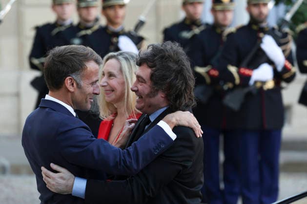 NEWS : Accueil de Javier Milei par Emmanuel Macron - Paris - 01 10 2026 Accueil de Javier MILEI, PrÃ sident de la RÃ publique d™Argentine, par Emmanuel Macron PrÃ sident de la RÃ publique Francaise. ParisFrance  Copyright: xMichtofx