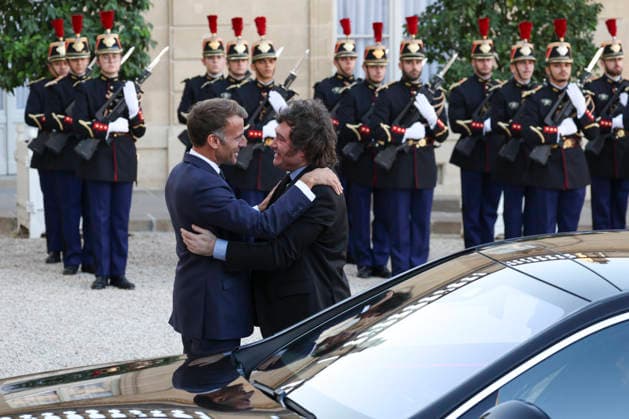 NEWS : Accueil de Javier Milei par Emmanuel Macron - Paris - 01 10 2026 Accueil de Javier MILEI, PrÃ sident de la RÃ publique d™Argentine, par Emmanuel Macron PrÃ sident de la RÃ publique Francaise. ParisFrance  Copyright: xMichtofx