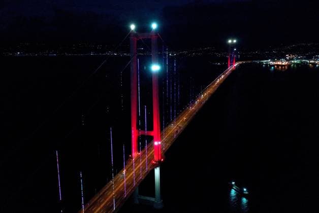 Osmangazi Bridge illuminated in pink for Breast Cancer Awareness Month in Kocaeli KOCAELI, TURKIYE - OCTOBER 1: The Osmangazi Bridge, connecting Kocaeli and Yalova across the Gulf of Izmit, is illuminated in pink lights to mark Breast Cancer Awareness Month, observed annually from October 1 to 31 to raise awareness for early diagnosis, in Kocaeli, Turkiye on October 1, 2026. Ibrahim Aktas Anadolu Kocaeli Turkey. Editorial use only. Please get in touch for any other usage.  Copyright: x2026xAnadoluxIbrahimxAktasx