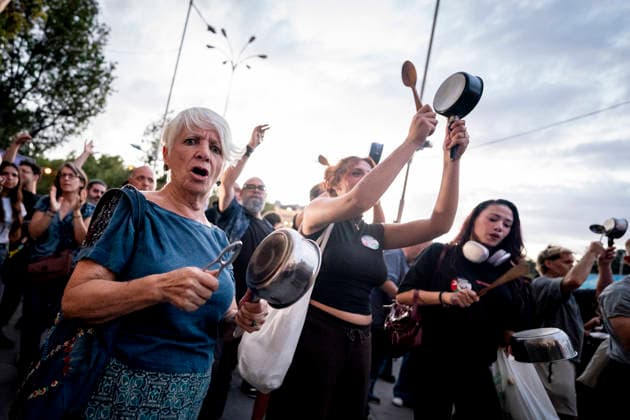 Pot-and-Pan Protest for Housing in Madrid: Dozens of people took part in a pot-and-pan protest for housing in front of Madrid City Hall on October 1, 2026, in Madrid, Spain, October 1, 2026, POT-AND-PAN PROTEST, HOUSING, TENANTS, RENTS, PROTEST MARCH, Madrid, Spain Copyright: xA.xPÃ rezxMecax 7813826